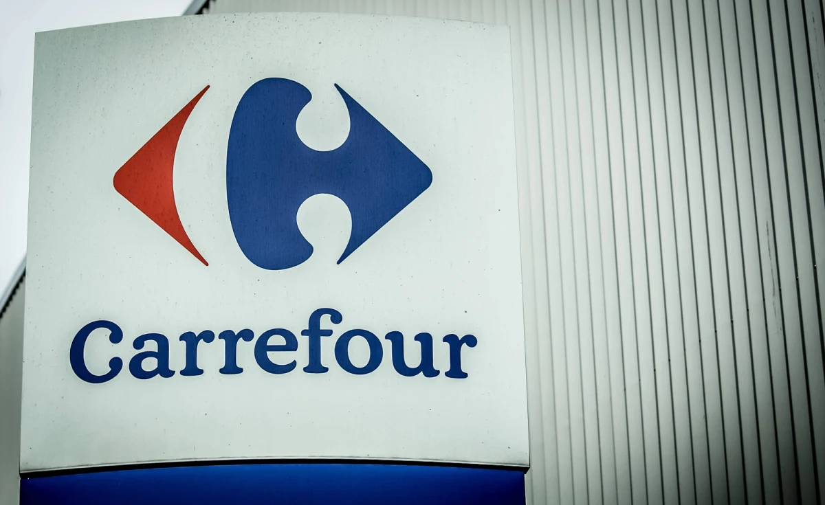 Czy Krajowa Grupa Spożywcza, którą nadzoruje resort aktywów państwowych, przejmie polskie sklepy sieci Carrefour? "Ja nie powiedziałem ostatniego słowa" - zadeklarował w Porannej rozmowie w RMF FM pomysłodawca takiej transakcji - minister rolnictwa Stefan Krajewski. Polityk Polskiego Stronnictwa Ludowego tłumaczył, że w tej sprawie chodzi o bezpieczeństwo żywnościowe kraju. 