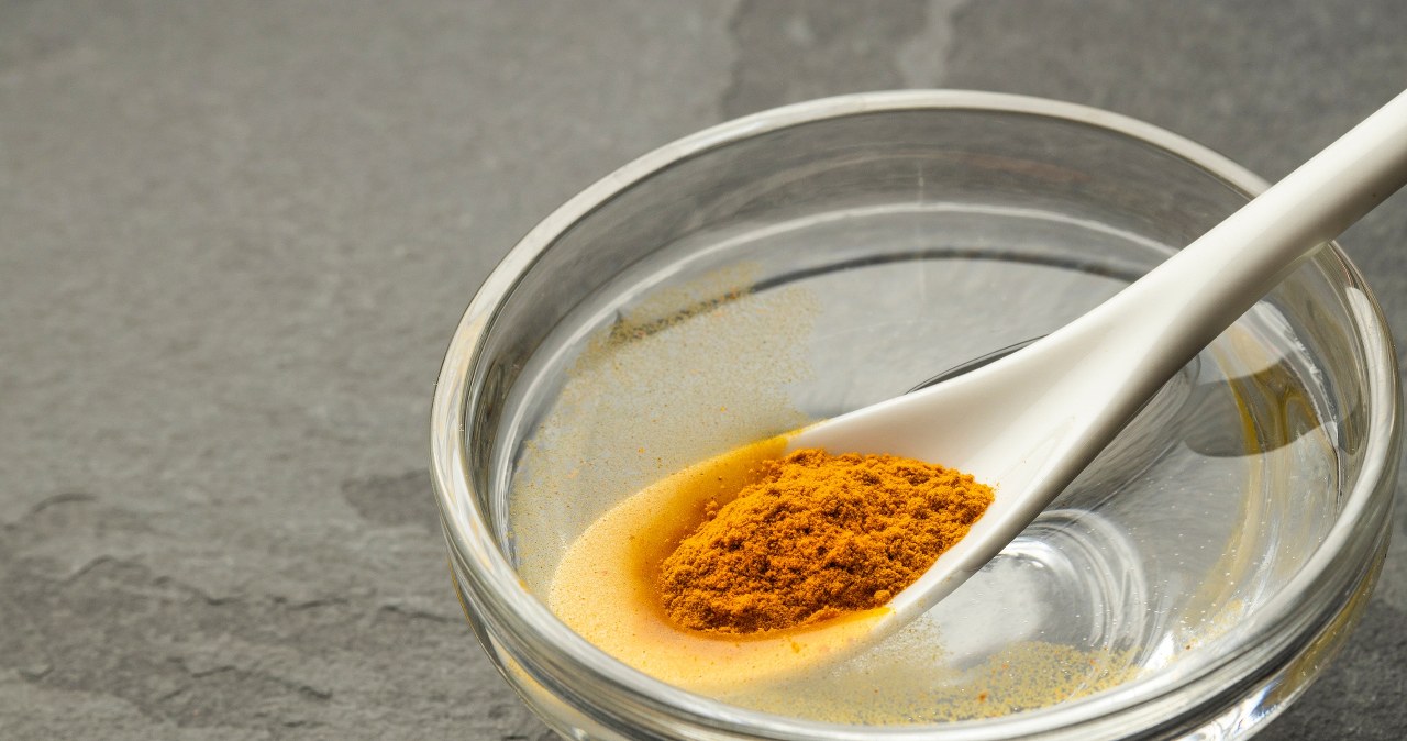 Pij rano zamiast wody z cytryną. Oczyścisz organizm, a zbędne kilogramy znikną