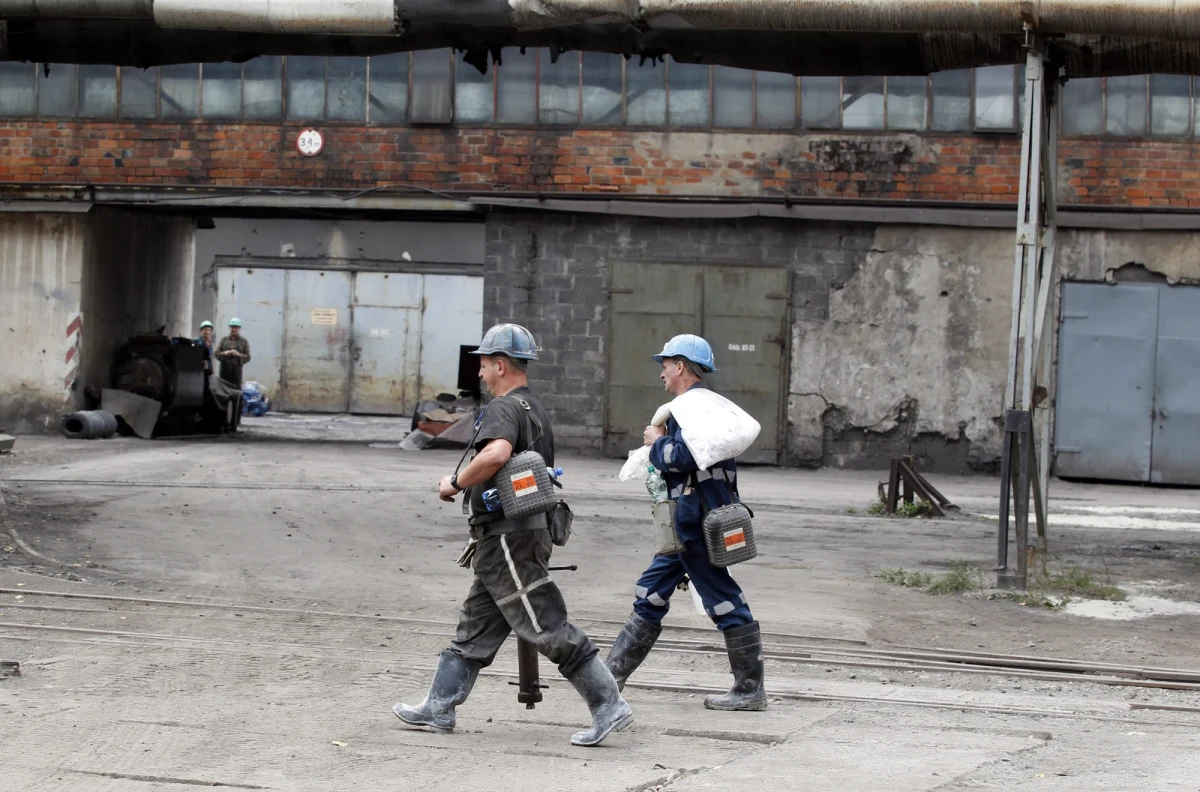 Pracownicy prywatnej kopalni Silesia z Czechowic-Dziedzic jeszcze przed świętami mogą otrzymać wypowiedzenia. Właściciel zakładu twierdzi jednak, że nie są one jeszcze przesądzone. Związkowcy twierdzą z kolei, że możliwe jest wycofanie się z restrukturyzacji zakładu.