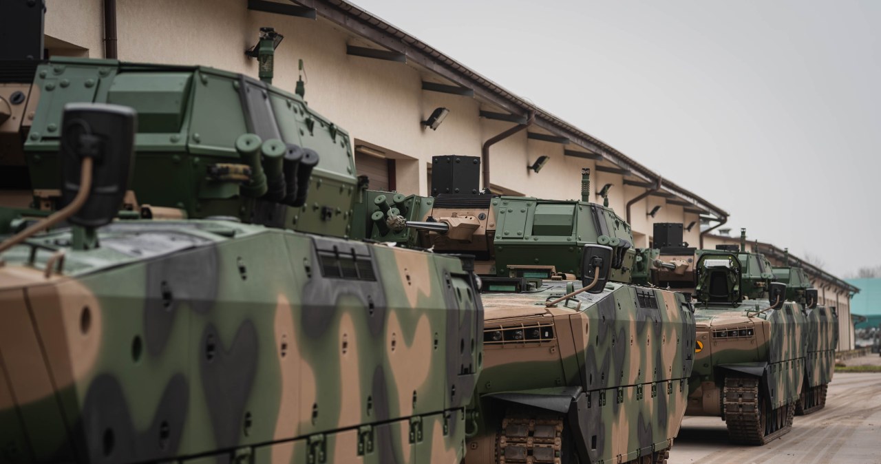 Dostawa nowych Borsuków. Najlepsze wozy naszej armii blisko granicy z Rosją