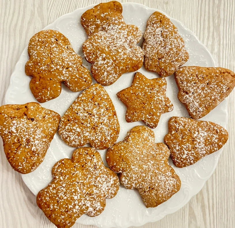 Upiekłam pierniczki z przepisu babci. Zawsze wychodzą puchate i aromatyczne