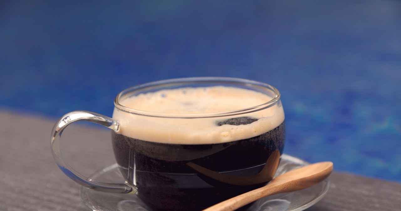 Polki i Polacy dodają go do kawy. Szkodzi dużo bardziej niż biały cukier