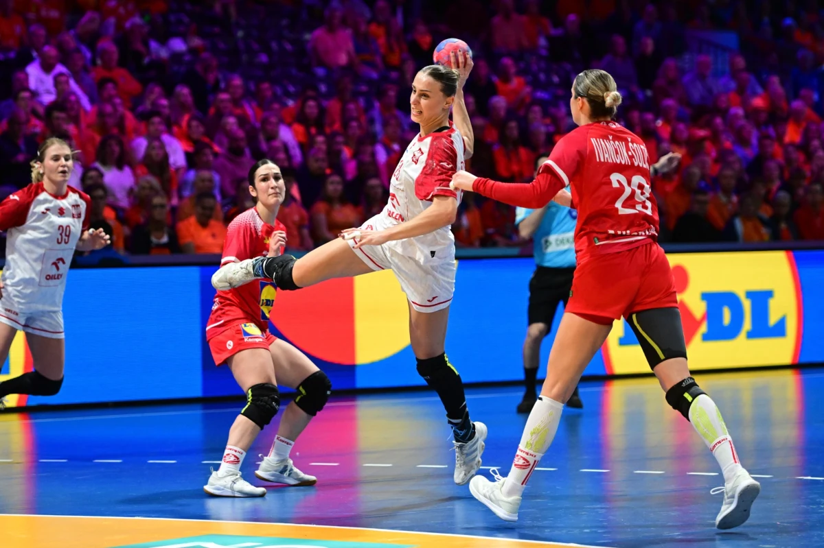 Polskie piłkarki ręczne pokonały Austrię 35:30 w swoim ostatnim meczu rundy głównej mistrzostw świata. Biało-Czerwone zajęły trzecie miejsce w grupie 3, jednak nie awansowały do ćwierćfinału turnieju rozgrywanego w Holandii i Niemczech.