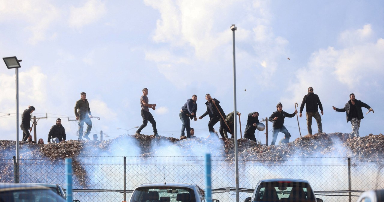 Paraliż i chaos na greckich lotniskach. Protestujący rolnicy w akcji