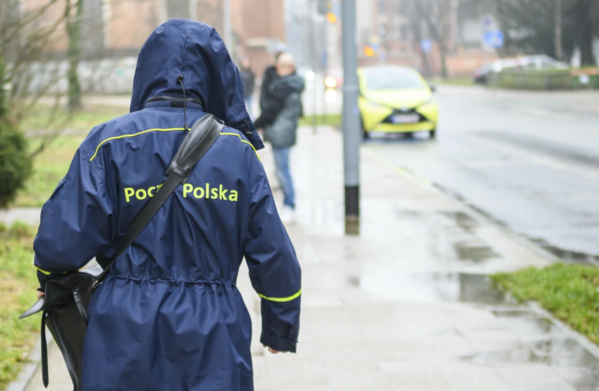 "Przyjdzie taki moment, że będziemy z powrotem zatrudniać" - stwierdził w wywiadzie dla PAP prezes Poczty Polskiej Sebastian Mikosz. Zapewnił jednocześnie, że "na tę chwilę nie ma planów redukowania zatrudnienia".