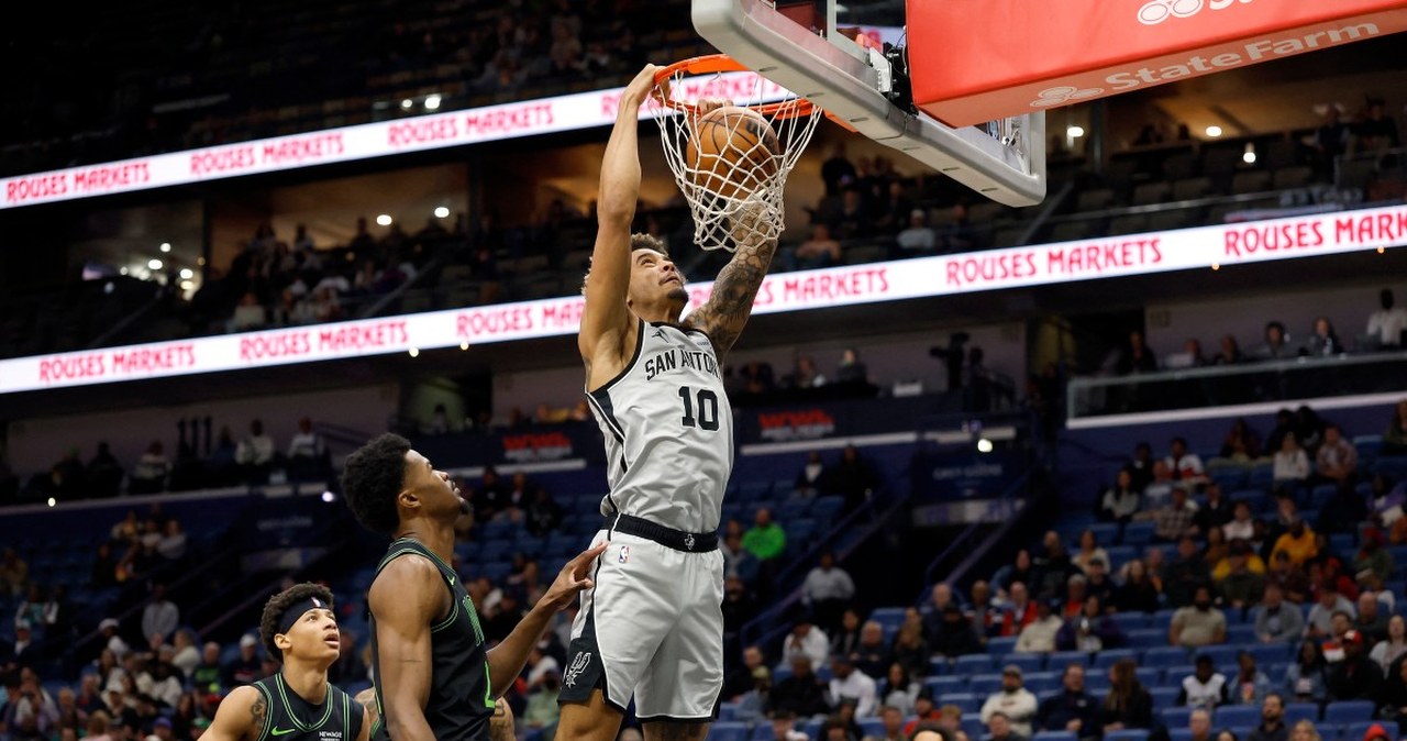 Tak potraktowany został Sochan. Efektowny wsad, a później "rola widza"