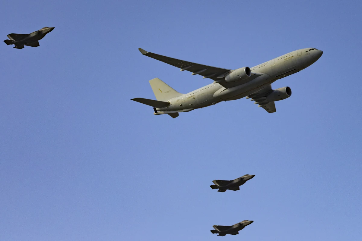 Dziewięć rosyjskich i chińskich samolotów wleciało we wtorek rano bez zezwolenia do południowokoreańskiej strefy identyfikacji obrony powietrznej (KADIZ). Maszyny wycofały się z niej bez naruszania przestrzeni powietrznej Korei Południowej.