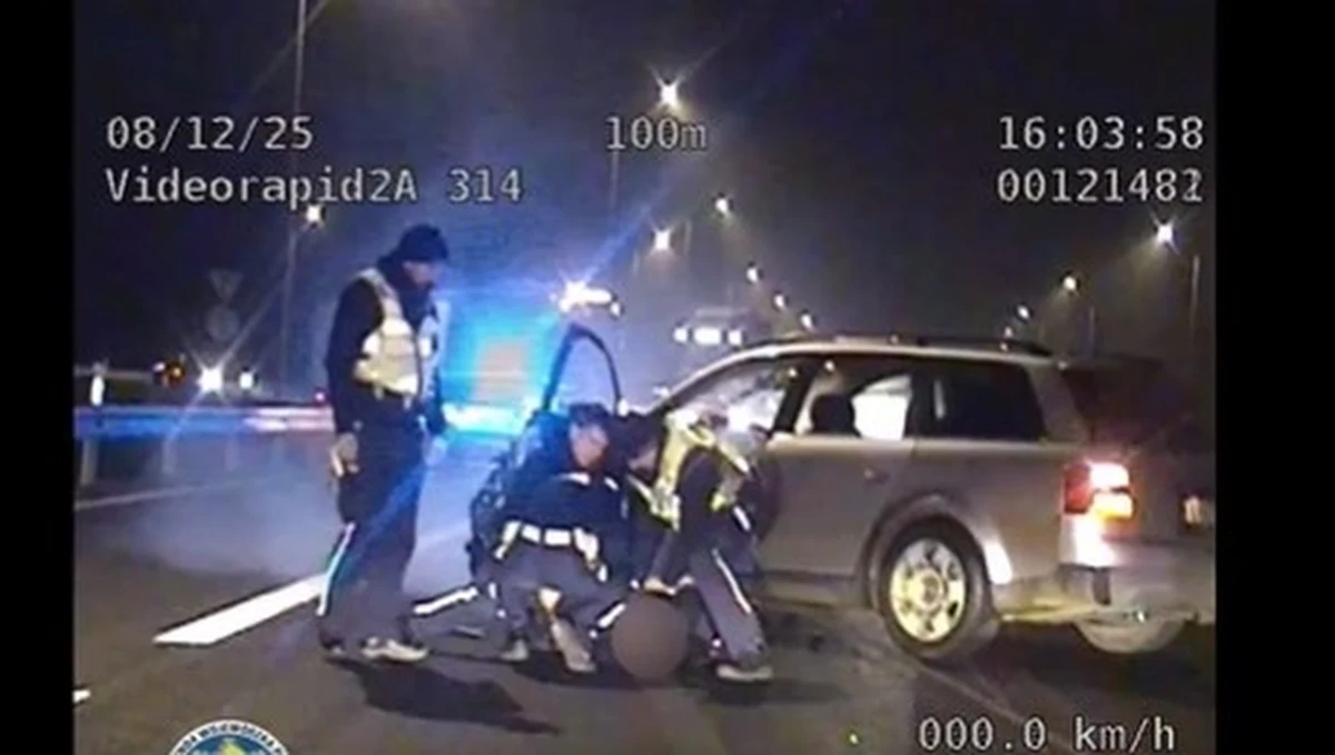 Chciałem zabawić się z policjantami - to tłumaczenia kierowcy osobówki, który kilkadziesiąt kilometrów przejechał, uciekając przed funkcjonariuszami w województwie podlaskim. Ostatecznie został zatrzymany w okolicach Bielska Podlaskiego. 