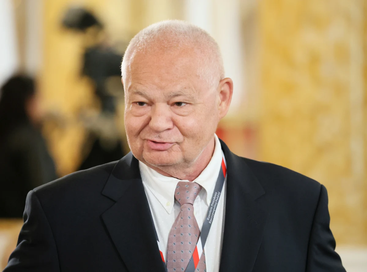 "Apelujemy o nieskalkulowanie działań (…) w tym o poszanowanie roli organu kolegialnego, jakim jest Prezes NBP" - tak zaczyna się komunikat Rady Polityki Pieniężnej opublikowany dziś, czyli 9 grudnia na stronie Narodowego Banku Polskiego. Co ciekawe, data dokumentu to 3 grudnia. Media podały, że trzech członków zarządu NBP chce zmian w regulaminie banku, które ograniczają władzę Adama Glapińskiego.