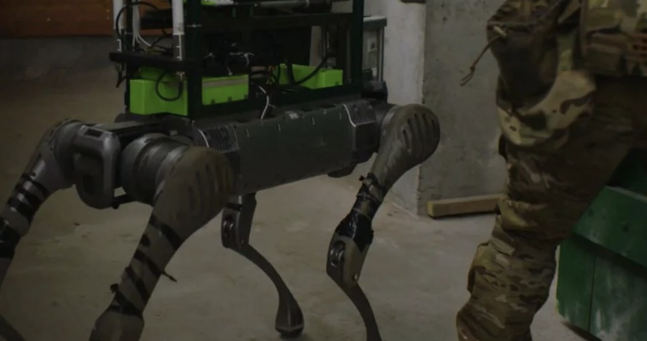 Uzbrojony robo-pies w Ukrainie. Zauważony podczas ćwiczeń