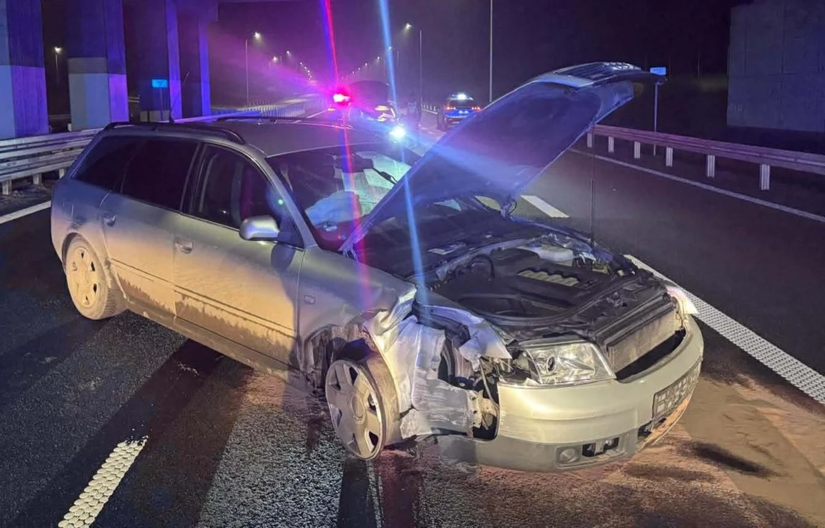 Chciałem zabawić się z policjantami - to tłumaczenia kierowcy osobówki, który kilkadziesiąt kilometrów przejechał, uciekając przed funkcjonariuszami w województwie podlaskim. Ostatecznie został zatrzymany w okolicach Bielska Podlaskiego. 