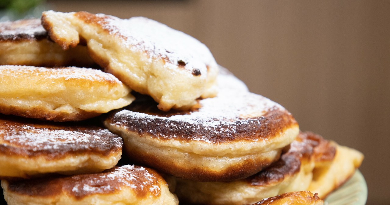 Smak dzieciństwa w PRL-u. Ten rodzinny przepis na racuchy zawsze wychodzi