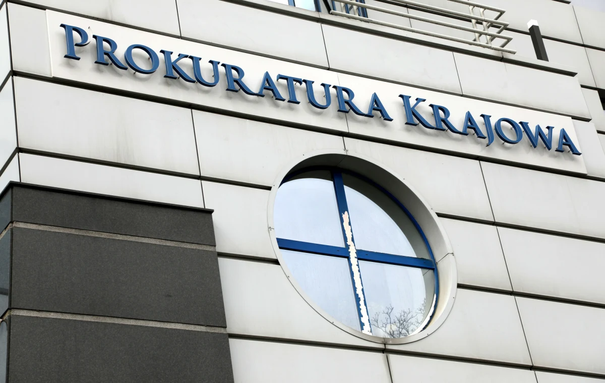 ​Do Sądu Rejonowego dla m.st. Warszawy trafił akt oskarżenia przeciwko dwóm kolejnym osobom w śledztwie dotyczącym nieprawidłowości w funkcjonowaniu Rządowej Agencji Rezerw Strategicznych - poinformowała we wtorek Prokuratura Krajowa. Dwóm oskarżonym zarzuca się popełnienie przestępstwa płatnej protekcji.