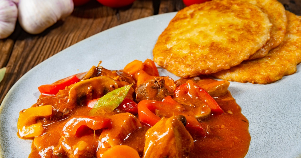 To pożywne danie uwielbia cała rodzina. Placki z gulaszem robię od lat