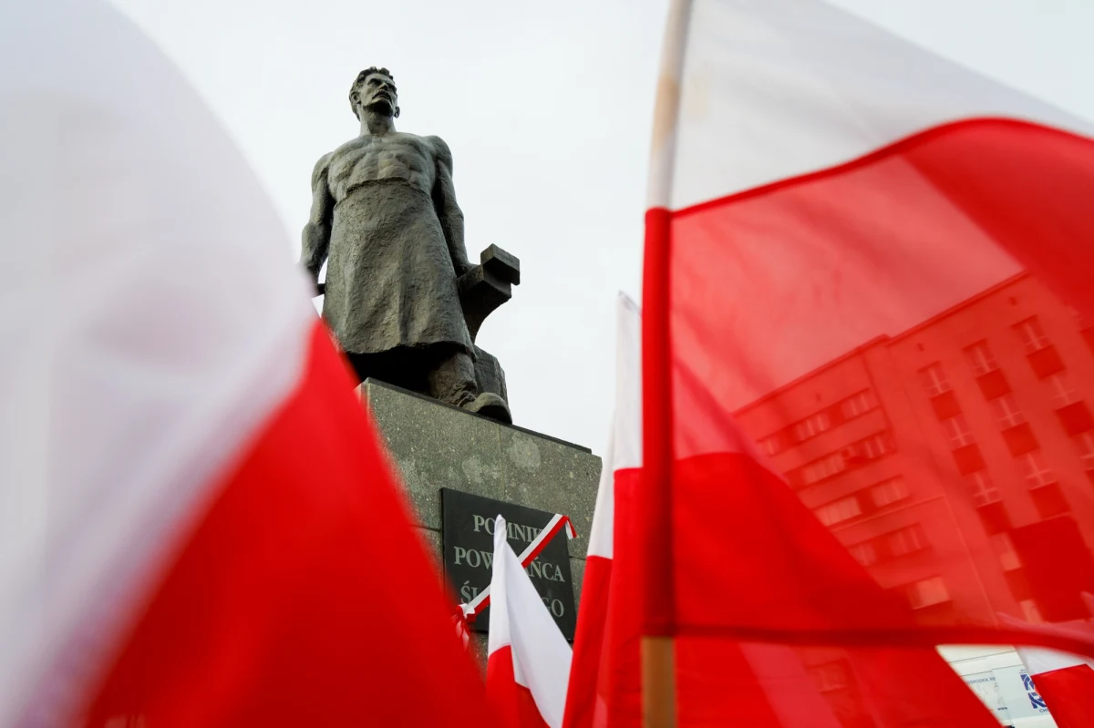 Po kompleksowej renowacji Pomnik Powstańca Śląskiego ponownie stanął na Placu Powstańców Śląskich w Chorzowie. Monument, upamiętniający walkę o przynależność Górnego Śląska do Polski, przeszedł gruntowną konserwację, obejmującą m.in. oczyszczenie rzeźby, uzupełnienie cokołu, wymianę części płyt granitowych oraz zabezpieczenie hydrofobowe. Resort kultury dofinansował prace kwotą 238 tys. zł.