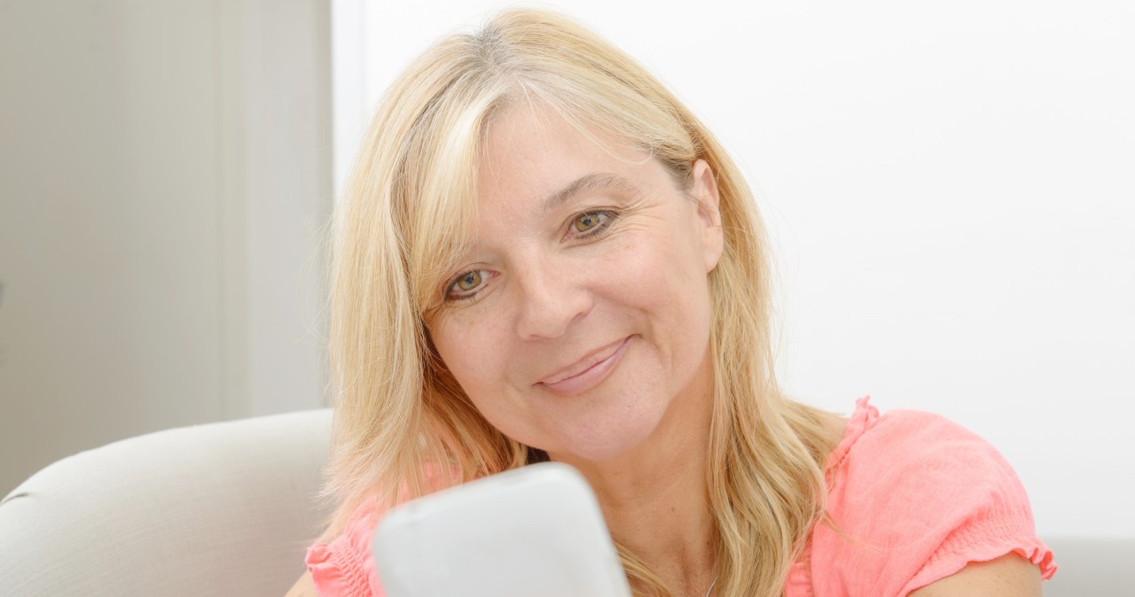 Działa jak subtelny lifting. Zrób to raz w tygodniu i zobacz różnicę