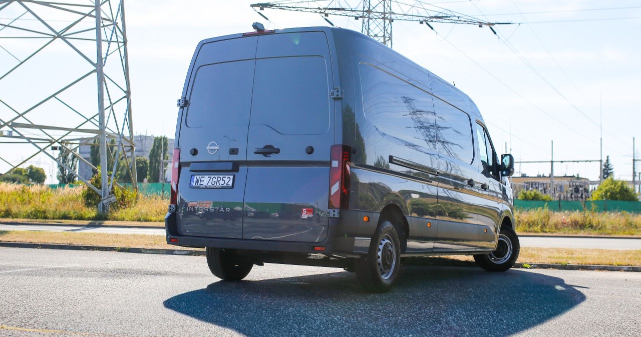 Nissan Interstar to konkurent ulubieńca Polaków. Przestronny i oszczędny