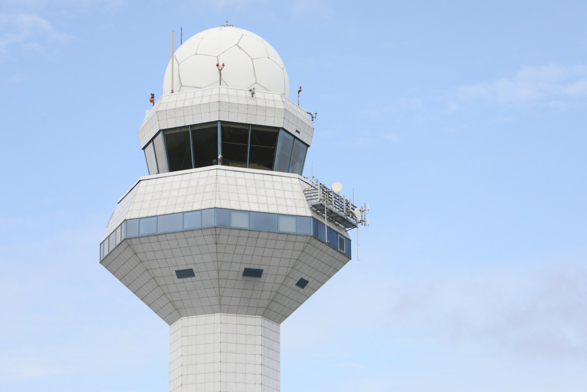 Coraz więcej osób chce pracować w kontroli lotów. Padł rekord!