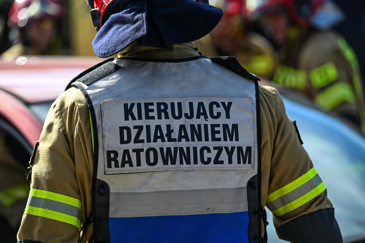 We wtorek wieczorem ponad 30 osób musiało się ewakuować z bloku przy ul. Krasińskiego w Jaśle (woj. podkarpackie). Powodem było pęknięcie na ścianie w jednym z mieszkań. Burmistrz miasta Adam Kostrząb zapowiedział zlecenie szczegółowych ekspertyz, które mają wyjaśnić sytuację. 