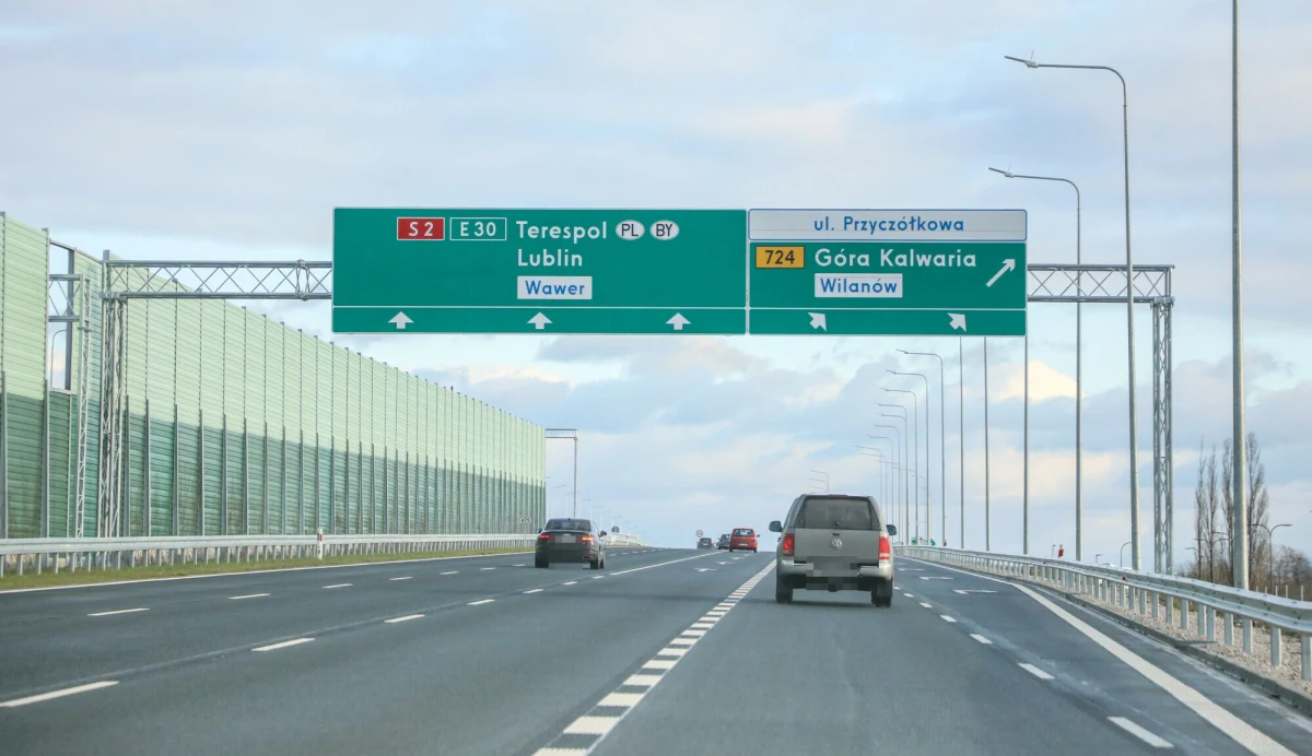 Dziewięć firm projektowych zgłosiło się do przetargu na opracowanie studium techniczno-ekonomiczno-środowiskowego oraz uzyskanie decyzji środowiskowej dla ostatniego odcinka obwodnicy Warszawy – poinformowała Generalna Dyrekcja Dróg Krajowych i Autostrad.