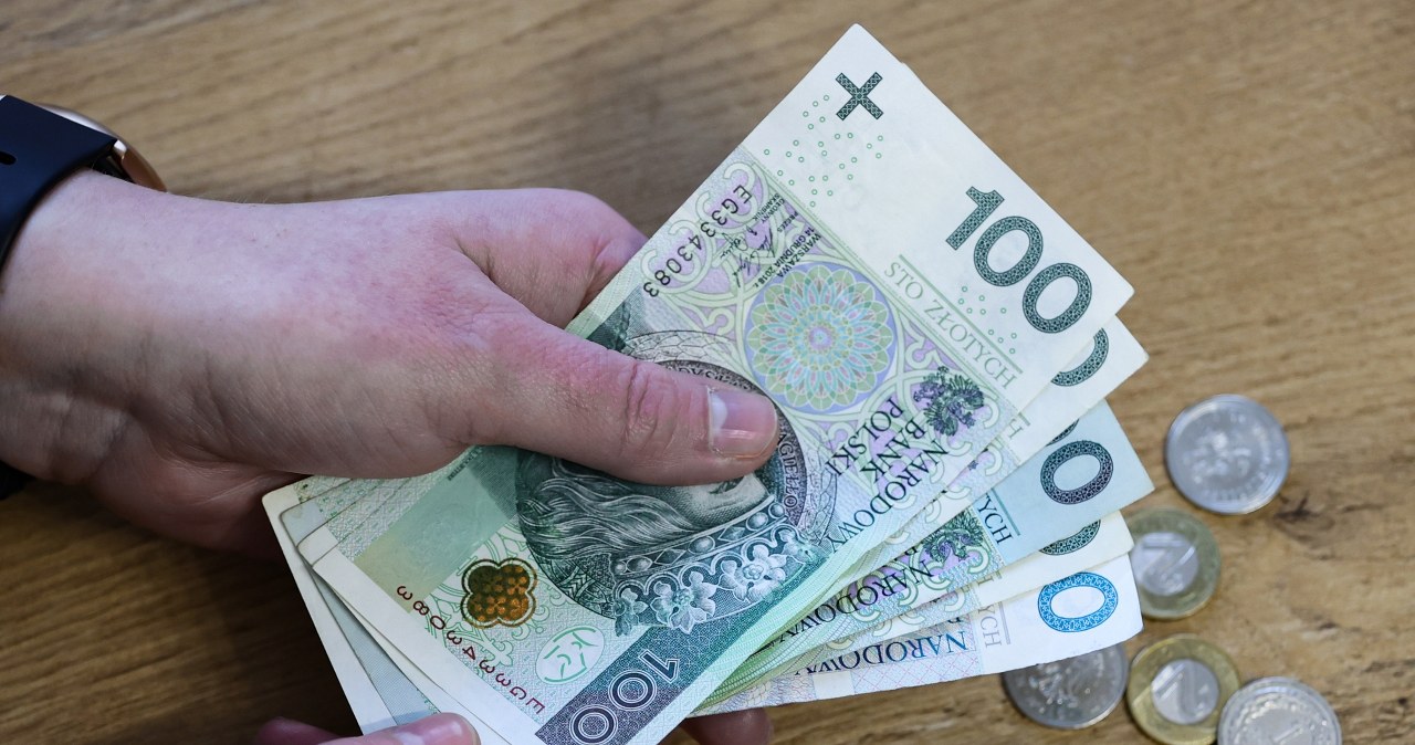 Bonus od szefa topnieje po potrąceniach. Oto ile z premii zabiera fiskus