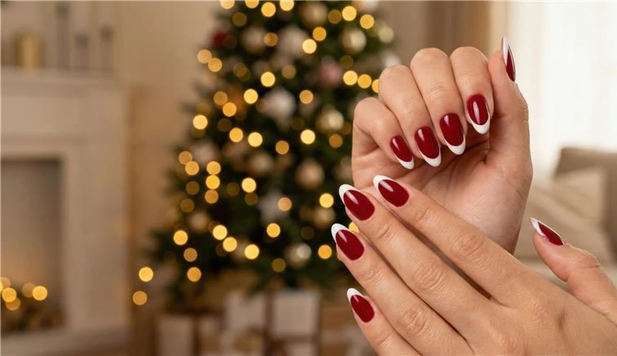 Okres świąteczny to magiczny czas, w którym pragniemy wyglądać i czuć się wyjątkowo. Wybieramy olśniewające kreacje, dopracowujemy makijaż, a dopełnieniem całości jest perfekcyjny manicure. Wśród niezliczonych trendów i zdobień, jeden styl pozostaje niezmiennie na szczycie – manicure francuski. To synonim elegancji, klasy i subtelnego piękna. Paznokcie french pasują do wszystkiego: od przytulnego swetra, w którym ubieramy choinkę, po wytworną suknię na wigilijną kolację.