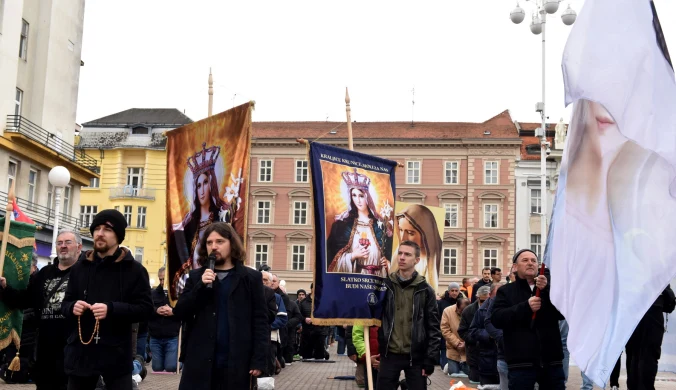 Promują patriarchat, modlą się na ulicach. Wielki spór w bałkańskim kraju 
