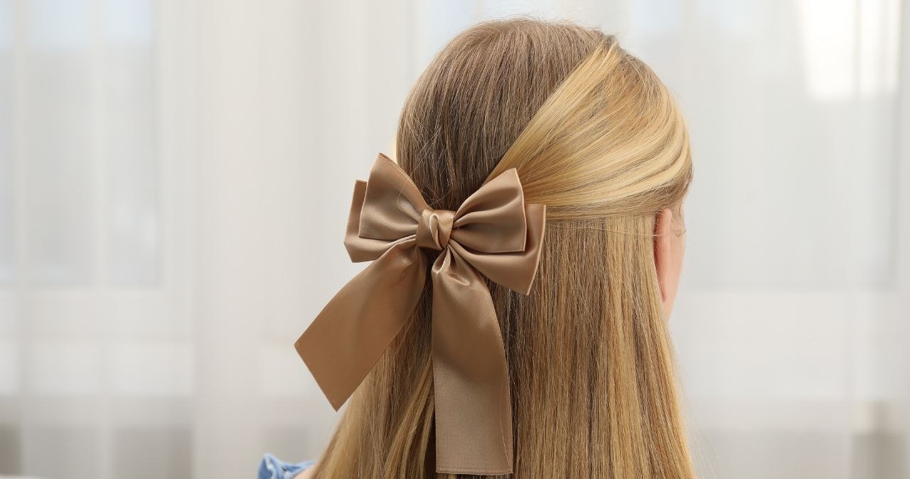 Domowe triki na fryzurę świąteczną jak z profesjonalnego salonu
