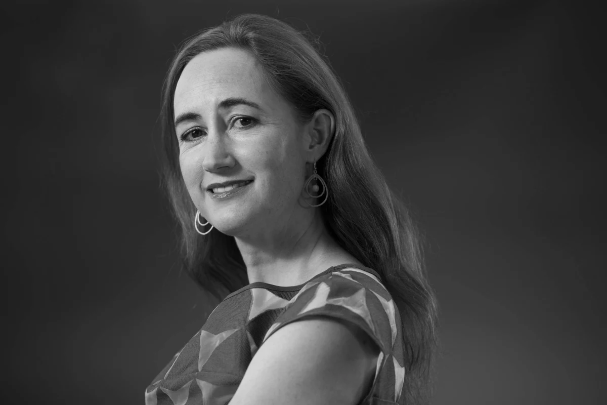 Sophie Kinsella, autorka światowych bestsellerów i twórczyni kultowej serii powieści "Zakupoholiczka", zmarła w wieku 55 lat. Pisarka od dwóch lat zmagała się z agresywną postacią raka mózgu.