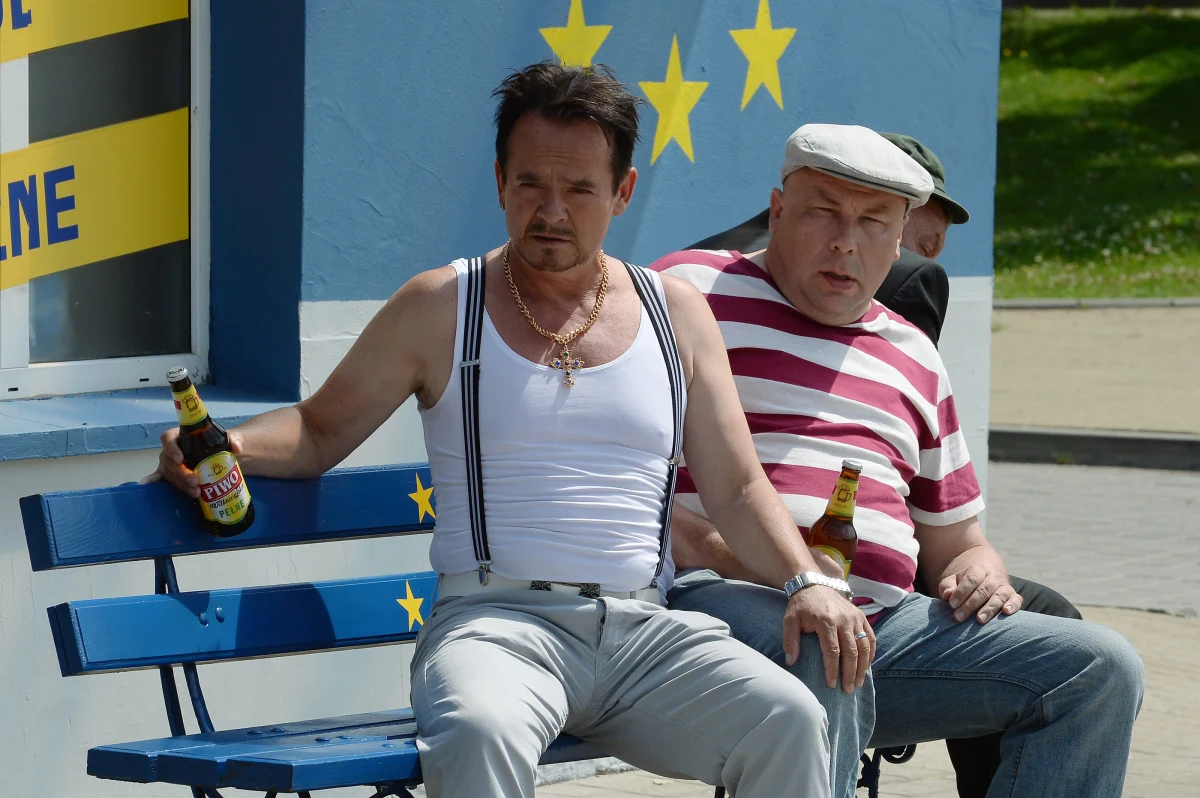 Kultowy serial "Ranczo" po latach doczeka się kontynuacji! Wiadomo, że nowa seria będzie składać się z sześciu odcinków. O swoich emocjach związanych z powrotem do roli Patryka Pietrka i serialowych Wilkowyj mówił w Radiu RMF24 aktor Piotr Pręgowski. 