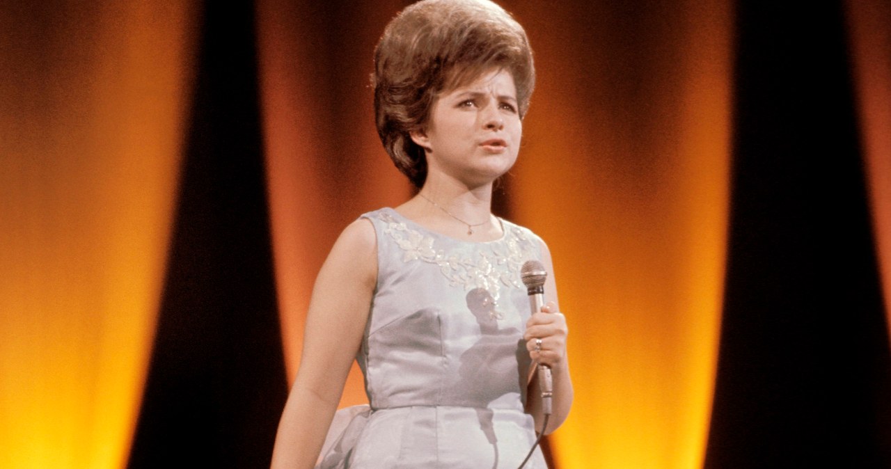 Trudno zgadnąć, kto śpiewa ten świąteczny przebój. Dziś znają go wszyscy