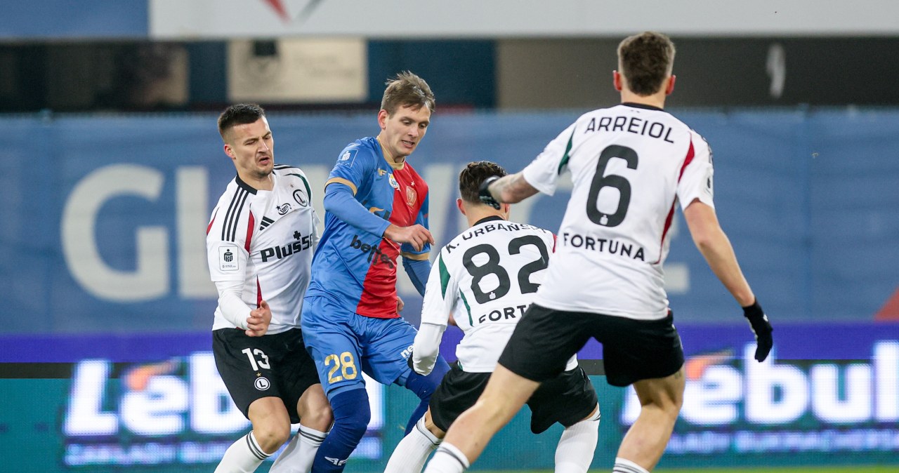 O której godzinie mecz Legia - Piast? Gdzie oglądać? [TRANSMISJA NA ŻYWO]