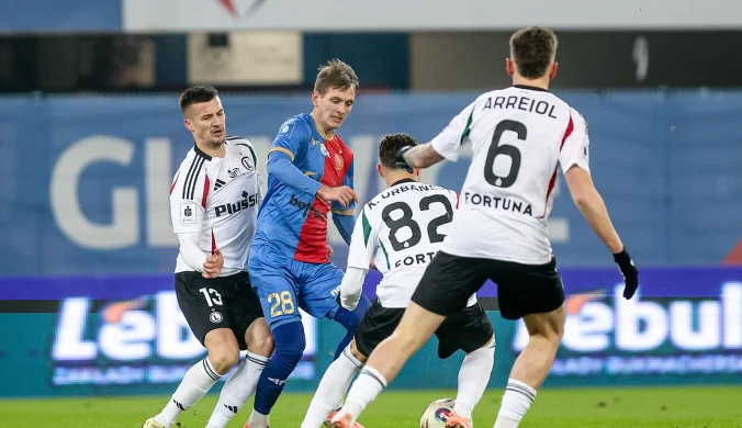 O której godzinie mecz Legia - Piast? Gdzie oglądać? [TRANSMISJA NA ŻYWO]