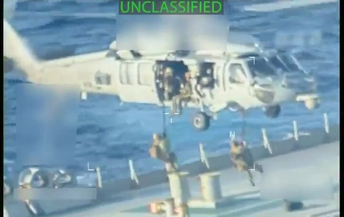 Siły amerykańskie przejęły u wybrzeży Wenezueli tankowiec, który był wykorzystywany do transportowania objętej sankcjami ropy naftowej z Wenezueli i Iranu - poinformowała prokurator generalna USA Pamela Bondi, publikując nagranie z operacji. Władze w Caracas ostro potępiły działania Waszyngtonu, określając je jako "rażącą kradzież i akt międzynarodowego piractwa".