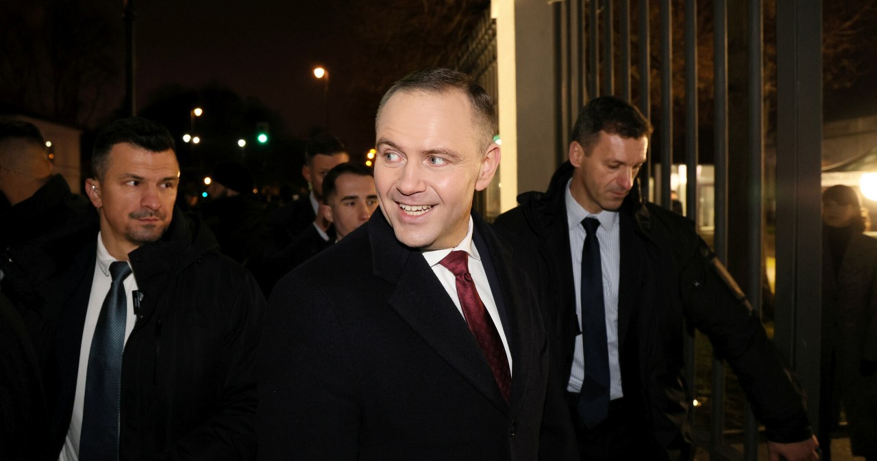 Karol Nawrocki wszedł tam późnym wieczorem w towarzystwie ochrony