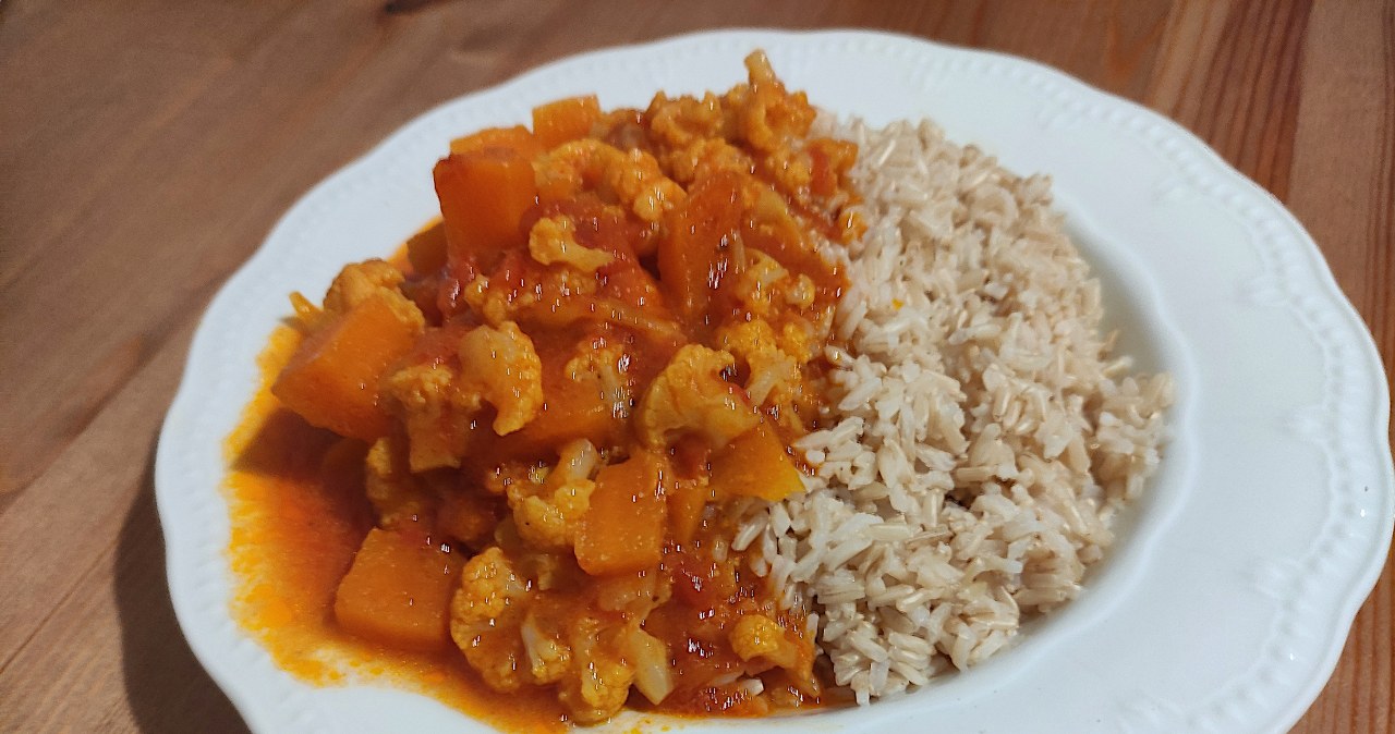 Pomysł na obiad bez mięsa. Curry z kalafiora