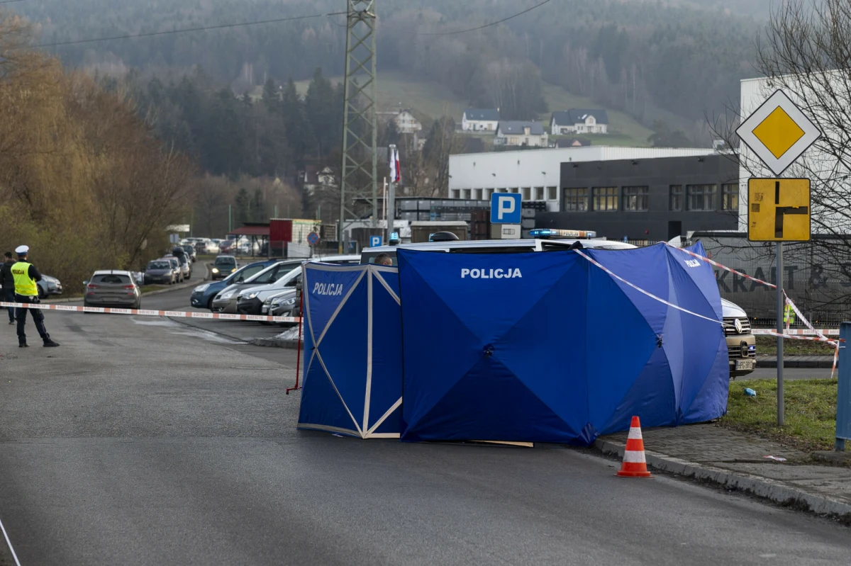 Prokuratura Rejonowa w Myślenicach prowadzi postępowanie ws. środowego ataku na terenie jednej z firm w tym mieście. Dziś ma zostać przeprowadzona sekcja zwłok 23-letniego napastnika, który został zastrzelony w czasie policyjnej interwencji. 