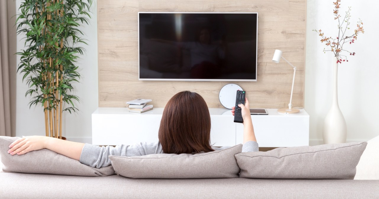 To najgorsze miejsce na postawienie telewizora. Źle wygląda i niszczy wzrok