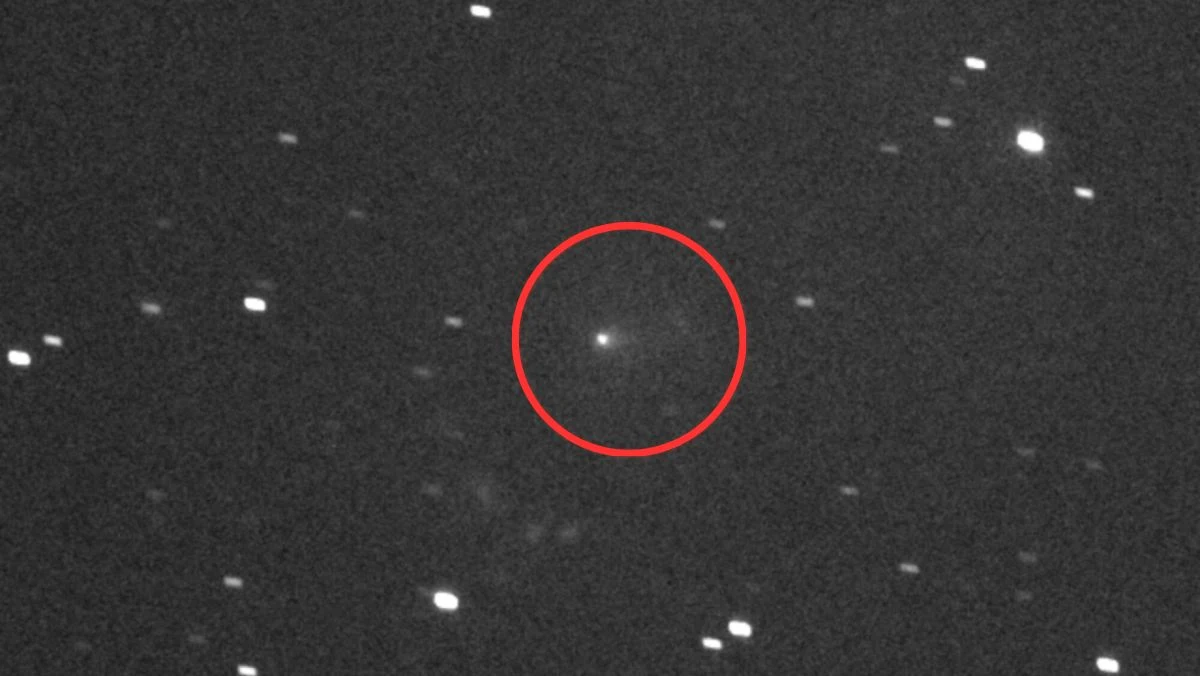 Międzynarodowa społeczność astronomiczna z niepokojem śledzi losy niezwykłego obiektu, który właśnie przemierza nasz Układ Słoneczny. Mowa o komecie 3I/ATLAS, która już teraz zyskała miano jednej z najbardziej zagadkowych i nieprzewidywalnych międzygwiezdnych przybyszów w historii obserwacji kosmosu. Jej nietypowe zachowanie i ogromne rozmiary wywołały falę spekulacji, a niektórzy naukowcy sugerują nawet, że może to być "kosmiczny koń trojański".