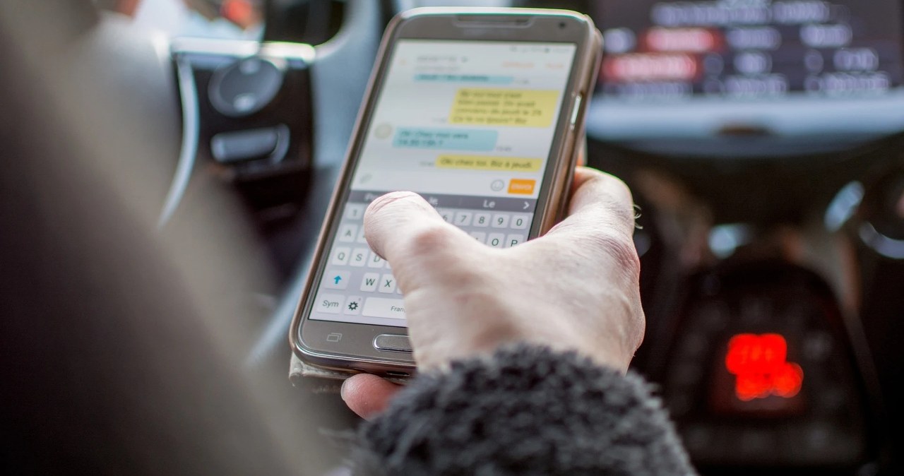 Telefon w ręce za granicą? W Holandii możesz stracić 1,6 tys. zł