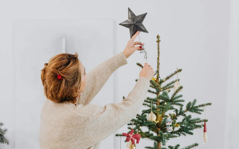 Szpic czy gwiazda? Co powinno zdobić czubek choinki? Polacy nie mają wątpliwości