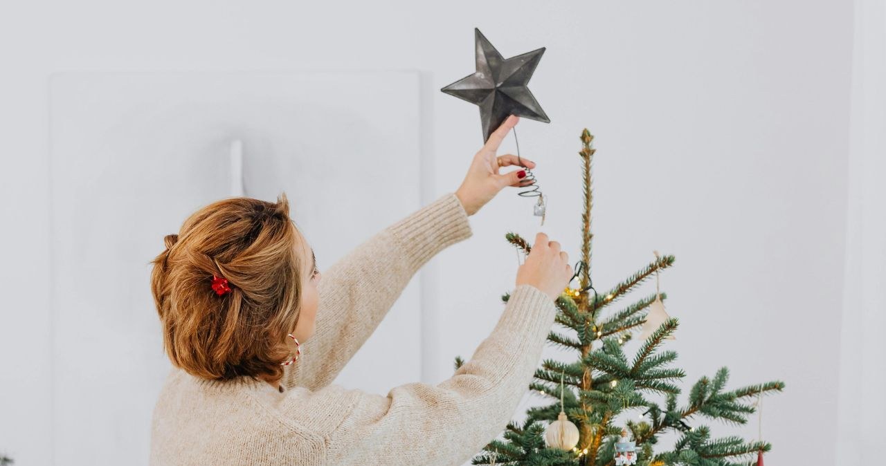 Szpic czy gwiazda? Co powinno zdobić czubek choinki? Polacy nie mają wątpliwości