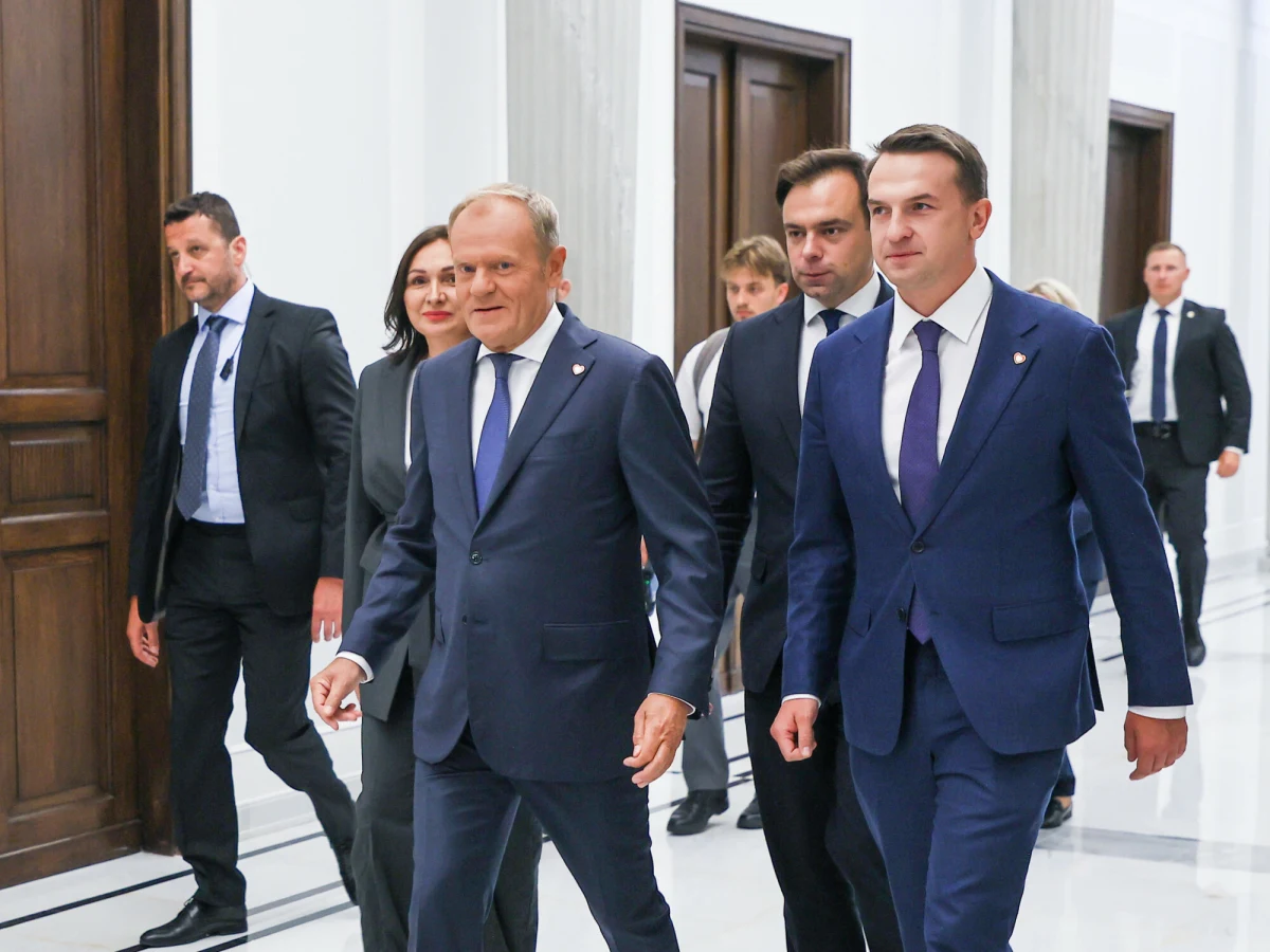 Mijają dwa lata od zaprzysiężenia rządu Donalda Tuska. Choć koalicja rządząca zapewnia o stabilności, niektórzy eksperci wskazują na poważne napięcia wewnętrzne oraz błędną strategię premiera, który - zdaniem prof. Jarosława Flisa z Uniwersytetu Jagiellońskiego - „zbyt wyraźnie dzielił tort na swoją korzyść”. Jednocześnie po stronie opozycji narastają konflikty, a PiS - zamiast korzystać z problemów rządu - „wyciąga fałszywe wnioski” i pogrąża się w wewnętrznych wojnach. O aktualnej sytuacji na polskiej scenie politycznej w Radiu RMF24 rozmawiał Tomasz Terlikowski.