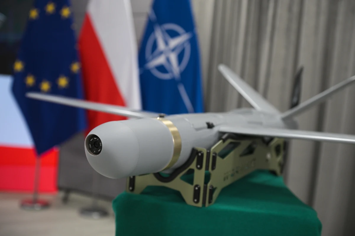 ​Na mocy podpisanej w czwartek umowy do Wojska Polskiego trafi 36 zestawów po 10 sztuk dronów uderzeniowych Warmate od polskiej Grupy WB. Umowa z Agencją Uzbrojenia opiewa na kwotę blisko 100 mln zł brutto. Drony mają trafić do wojska jeszcze w grudniu.