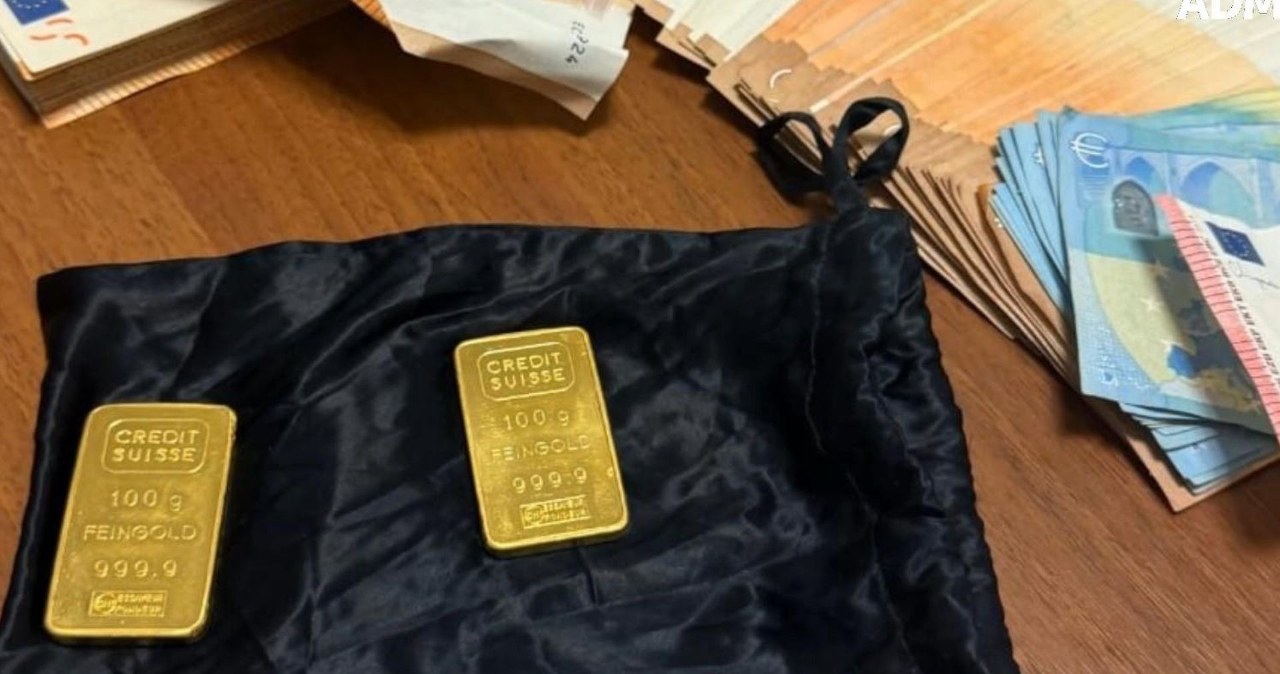 Nerwy zdradziły pasażera z Polski. Służby znalazły złoto i gotówkę