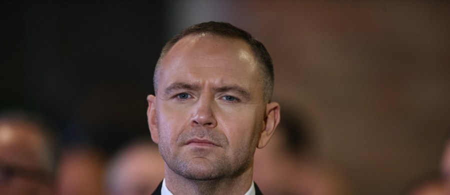 Senacka komisja klimatu i środowiska zaopiniowała wniosek o zmniejszenie budżetu Kancelarii Prezydenta RP o kwotę prawie 218 milionów złotych, o czym poinformował w czwartek przewodniczący komisji Stanisław Gawłowski. 