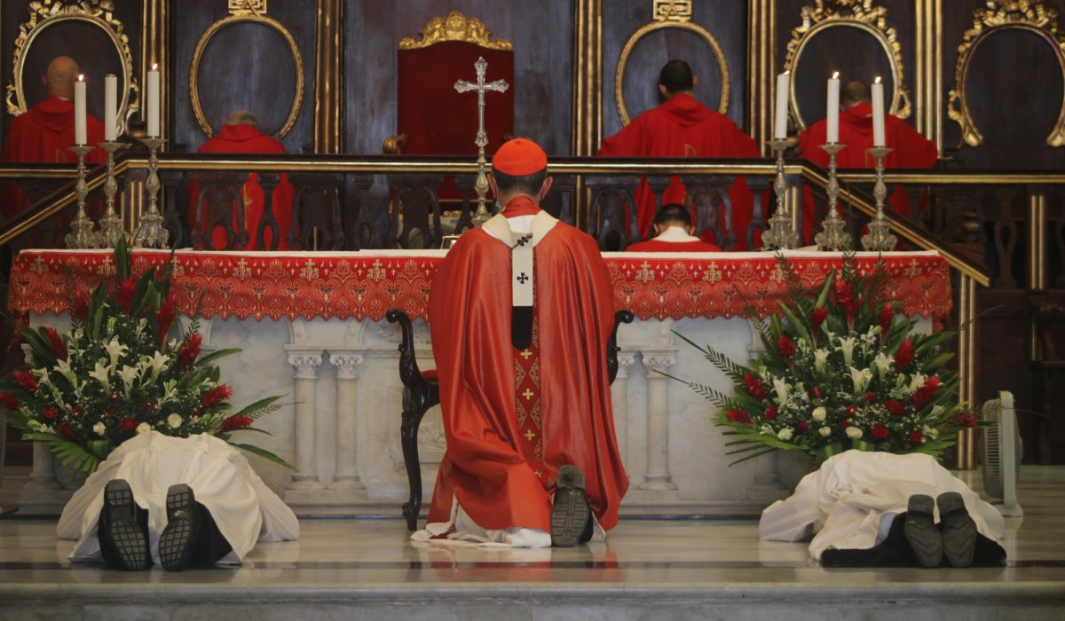 Ksiądz uruchomił dzwon kościelny, po czym został wydalony z kraju