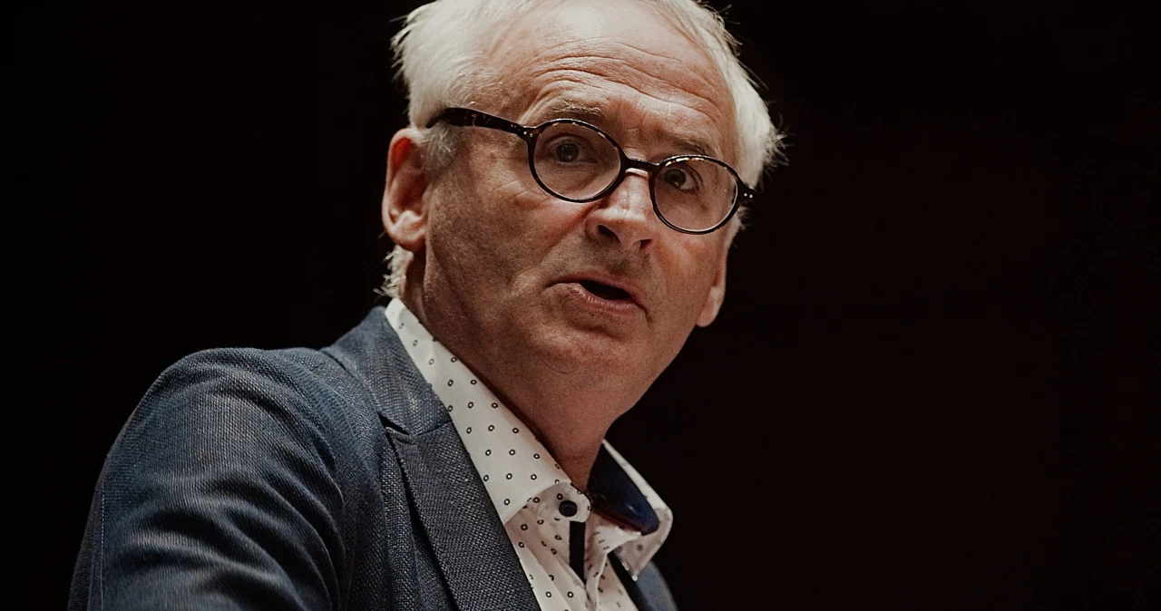 Dębski już nie czeka na rozwód? Kompozytor przyłapany na czułych gestach