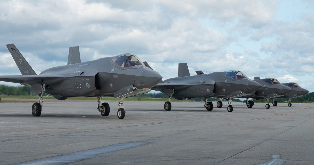 Flota nowych F-35 zmierza na Karaiby. "Najjaśniejszy sygnał ataku"