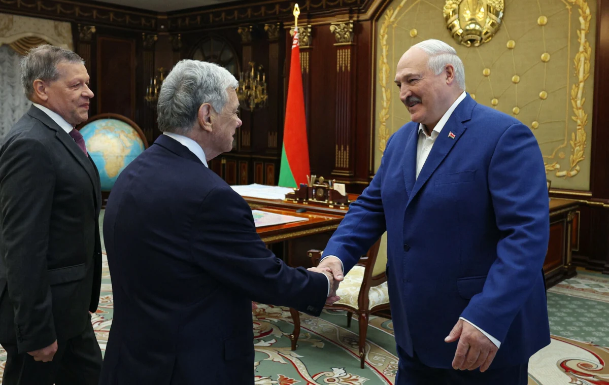 Amerykańska delegacja z wysłannikiem prezydenta Donalda Trumpa na czele prowadzi w Mińsku rozmowy z władzami Białorusi na temat uwolnienia kolejnych więźniów politycznych - poinformował w piątek Paweł Łatuszka z białoruskiej opozycji. Według opozycyjnych źródeł, negocjacje z reżimem Alaksandra Łukaszenki rozpoczęły się już dzień wcześniej.